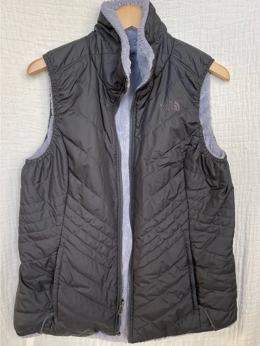 The North Face Women's Mossbud Insulated Reversible Fleece Vest Grey XL
